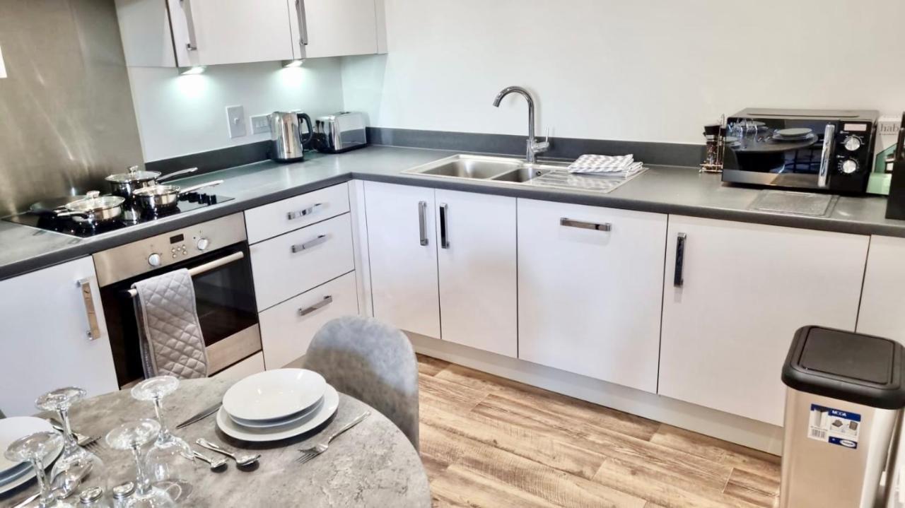 2 Bedroom, 2 Bathroom Modern Apartment Close To Ocean Village, Free Parking, Single Or Double Beds Southampton Exteriér fotografie