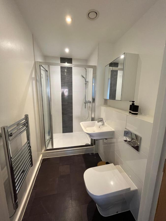 2 Bedroom, 2 Bathroom Modern Apartment Close To Ocean Village, Free Parking, Single Or Double Beds Southampton Exteriér fotografie